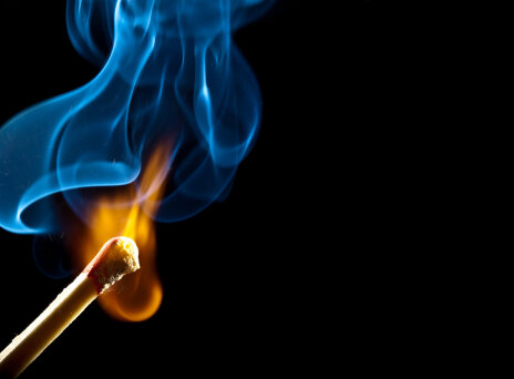 Εμπρηστές, εμπνευστές, θεατές