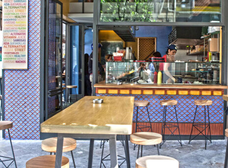 Etnico, ο γύρος του κόσμου στην Κολοκοτρώνη