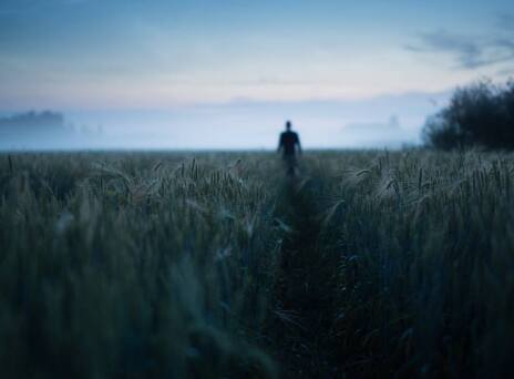 Η εκρηκτικά ευανάγνωστη «Φλόγα που σιγοκαίει» του Philip Kerr