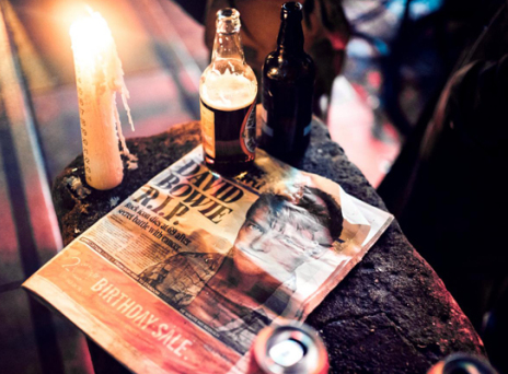 Το Λονδίνο αποχαιρετά τον Bowie με ένα ολονύκτιο πάρτι στους δρόμους του Μπρίξτον