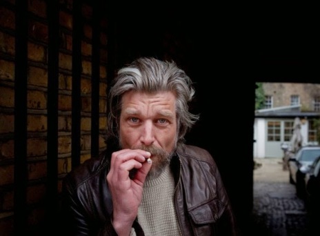 O Καρλ Ούβε Κνάουσγκορντ είναι «Ένας ερωτευμένος άντρας» 