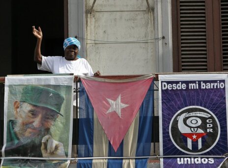 Ambos Mundos: Ένα κείμενο για την Κούβα του Φιντέλ Κάστρο 