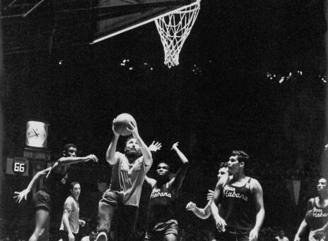 Ο Φιντέλ Κάστρο ως μπασκετμπολίστας (εικόνες)