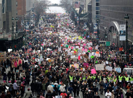 Pussyhats εναντίον Τραμπ: Χιλιάδες γυναίκες διαδηλώνουν κατά του νέου πλανητάρχη (εικόνες, video)