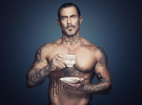 Τι «γυναικεία πράγματα» θα έκαναν οι άντρες αν δεν τους έκρινε κανένας;