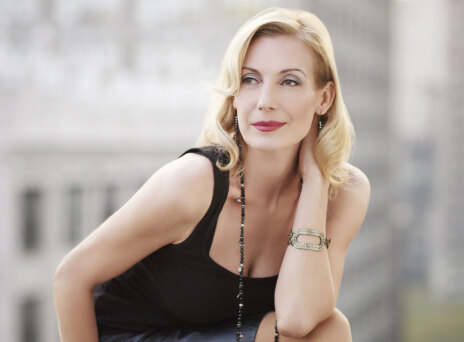 Ute Lemper: Είμαι πολύ ανήσυχη για τον αδηφάγο μπίζνεσμαν 