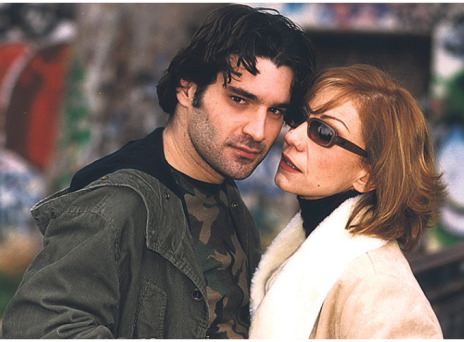 5 ρομαντικές σκηνές ελληνικών σειρών που έχουν μείνει στην ιστορία