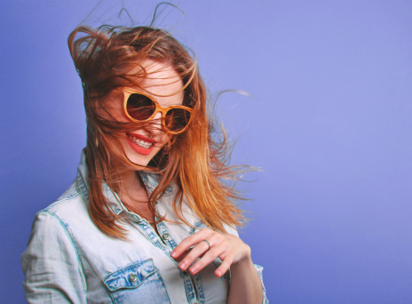 Το ωραίο χαμόγελο μας δείχνει νεότερους