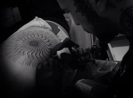 Ο tattoo artist Balantis Amor Fati μας παρουσιάζει τα 10 αγαπημένα του σχέδια