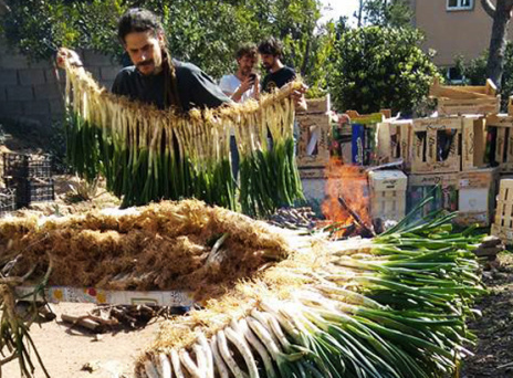 Πάσχα με τα…κρεμμυδάκια
