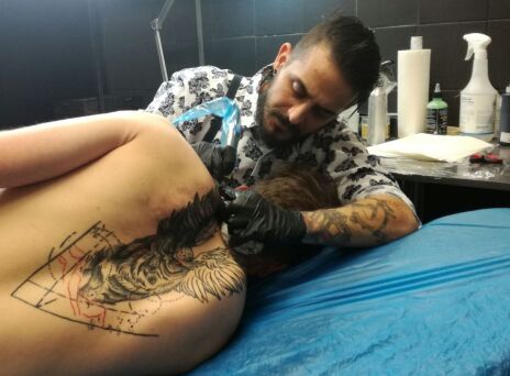 25 πανέμορφα σχέδια του tattoo artist Στέργιου Ρουμελιώτη που ζει το όνειρο στη Βιέννη