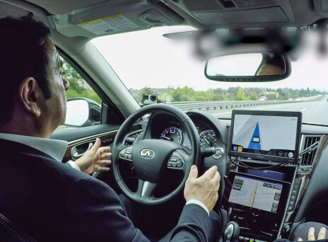 Πώς είναι να βρίσκεται κάποιος πίσω από το  τιμόνι ενός αυτοδιαχειριζόμενου αυτοκινήτου, χωρίς φυσικά να αγγίζει το τιμόνι;