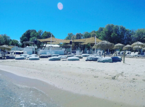 5 παραλίες για να πας για μπάνιο αν μείνεις το τριήμερο στην Αθήνα