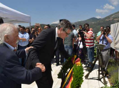 Bild για Γλέζο: «Ένα θύμα των Ναζί σώζει τον γερμανό πρέσβη»