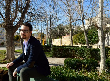 Ο Βαγγέλης Γιαννίσης ήρθε για να σε παρασύρει στον «Χορό των νεκρών»