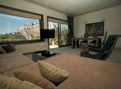 Airbnb: Ανάσα ή πληγή για τον κλάδο του τουρισμού και την πόλη;