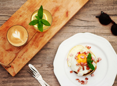 7 Cactus, ελληνικό street food και καφές στον κήπο με τα φραγκόσυκα