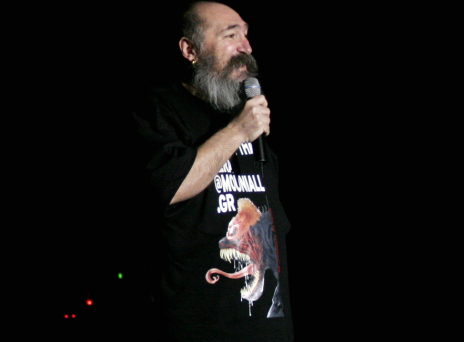 Γκράφιτι στη μνήμη του Τζίμη Πανούση στο κέντρο της Αθήνας (εικόνα)