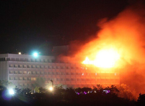 Ένοπλοι εισέβαλαν στο Intercontinental στην Καμπούλ κι άνοιξαν πυρ αδιακρίτως (εικόνες) 