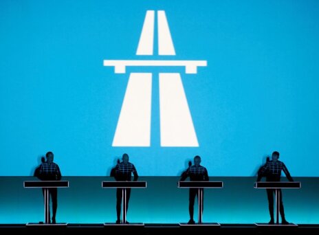 Κraftwerk: Οι αρχιτέκτονες της ηλεκτρονικής μουσικής 