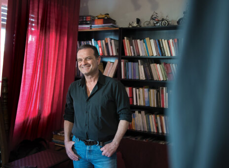 Ο Μάκης Προβατάς μιλάει για το παρασκήνιο δύο ξεχωριστών βιβλίων