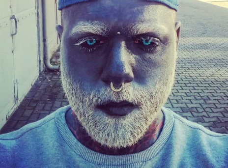 Ένας αληθινός White Walker: Ο άνθρωπος-τατουάζ ελπίζει να φτάσει στο 99%