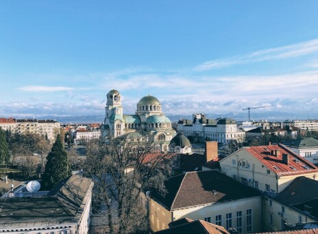 Σόφια: μεγαλοπρέπεια και Πίστη πίσω από φθαρμένες προσόψεις