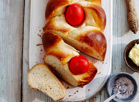 7 τέλεια τσουρέκια (όχι μόνο) για το Πάσχα