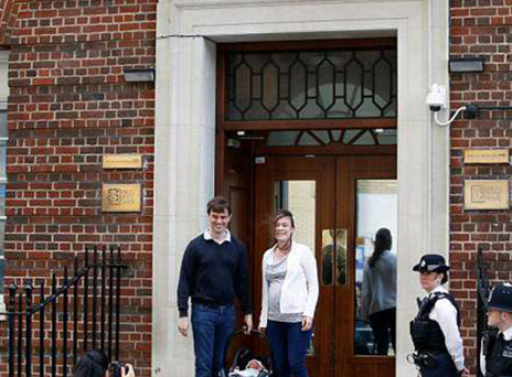 Διάσημοι γονείς για μια μέρα - Τι μπορεί να σου συμβεί όταν γεννάς το ίδιο πρωί με την Κέιτ Μίντλετον αλλά την προλαβαίνεις (εικόνες, video) 