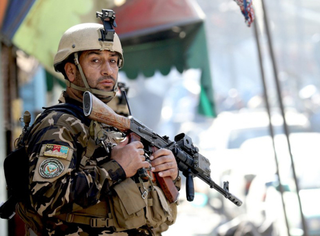 Καμικάζι αυτοκτονίας αιματοκύλισαν την Καμπούλ -  Οδύνη στη Γαλλία για τον θάνατο του φωτορεπόρτερ του AFP (video, εικόνες)