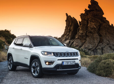 Jeep Compass: Compact πολυτέλεια και περιπετειώδης προσέγγιση 