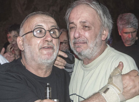 O Θ. Μικρούτσικος τραγούδησε, έκλαψε, αποθεώθηκε -  Συγκλονιστική συναυλία (video)