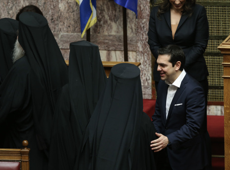 Πρέπει να πληρώνονται οι μισθοί των ιερέων από το κράτος; 