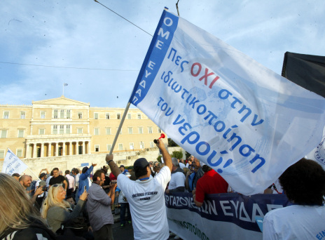 Νερό, ρεύμα, τηλέφωνο, ίντερνετ: Να υπάρχουν ιδιώτες πάροχοι;