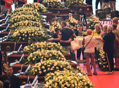 Στους 43 οι νεκροί από την κατάρρευση της γέφυρας στη Γένοβα