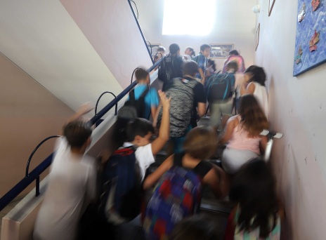 Θα πρέπει να είναι υποχρεωτικός ο εμβολιασμός όλων των παιδιών στα σχολεία; 