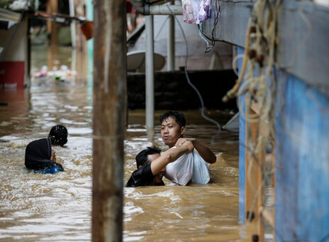 Ινδονησία: Τουλάχιστον 22 νεκροί από τις καταρρακτώδεις βροχές στη Σουμάτρα
