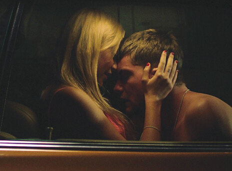 Car lovers ή Raw exhibionists;