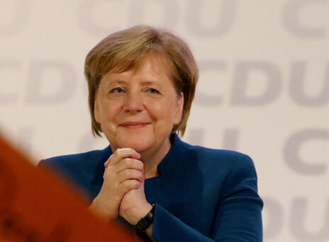 Δάκρυσε η Μέρκελ στην αποχαιρετιστήρια ομιλία της - Την χειροκροτούσαν 10 λεπτά (video)