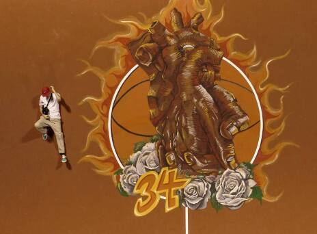 Το γήπεδο της Λαμπρινής που αφιερώνει στον Γιάννη Αντετοκούνμπο ο Billy Gee