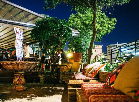 5 μπαρ που νιώθεις σαν να είσαι ακόμα διακοπές