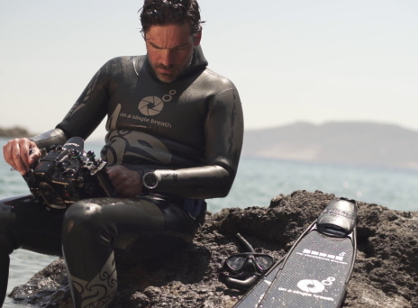 Ο Στέφανος Κόντος, ο βυθός της Ελλάδας και η «Underwater Gallery»