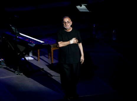 Θάνος Μικρούτσικος