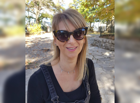 Η Μαρία Νίκα, ταμίας σε σούπερμάρκετ