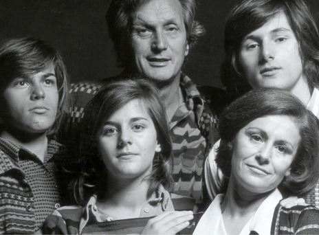 Ο Ottavio και η Rosita Missoni με τα παιδιά τους, Vittorio, Angela, Luca, 1971 ©Alpha Castaldi/ Courtesy of Missoni (official site)
