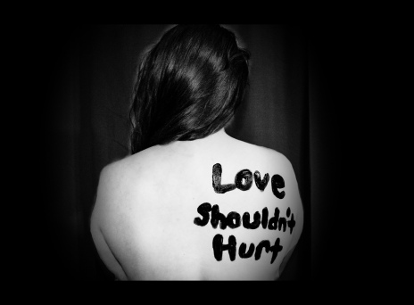 13 ατράνταχτα σημάδια ότι ζεις με έναν κακοποιητή