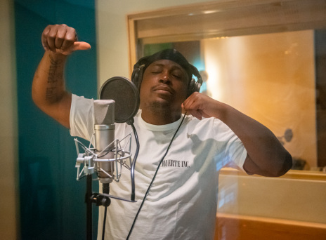 Ο ράπερ Moose στο στούντιο