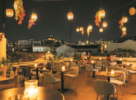 L' Amiral: καφές, φαγητό και ποτό σε ονειρεμένη ταράτσα