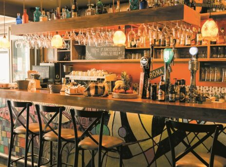 Chill: Το all day ροκ στέκι του Χολαργού