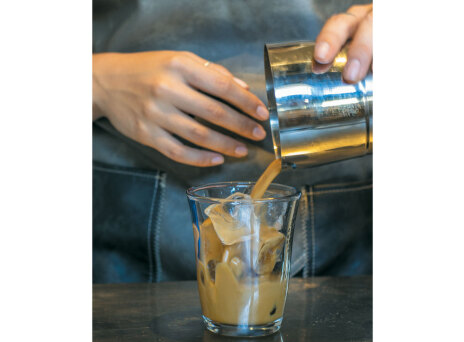 Dazz: Νέος αέρας στο all day στέκι του Βύρωνα